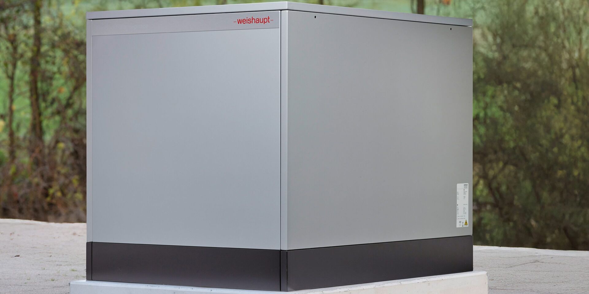 Aussen aufgestellte Sole/Wasser-Wärmepumpe Geoblock® WGB 20: modulierend 4,0 - 20,5 kW